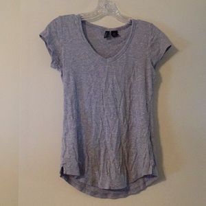 Gray v-neck short sleeve top
